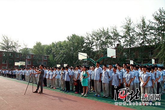 石家庄市第27中学初中部毕业典礼现场。实习生董康摄