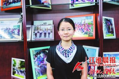 女学霸不熬夜最爱看《老友记》|学生|班级