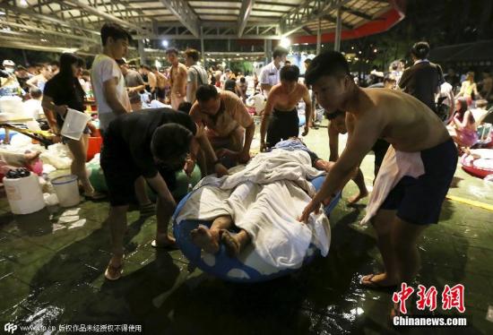 6月28日消息，台湾新北市八仙乐园27日晚间举办“彩虹趴”起火，导致助燃性粉尘爆炸。图片来源：CFP视觉中国
