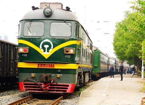 【长城微评】“绿皮车”重出江湖,刷出怀旧感?|列车|硬座_凤凰资讯