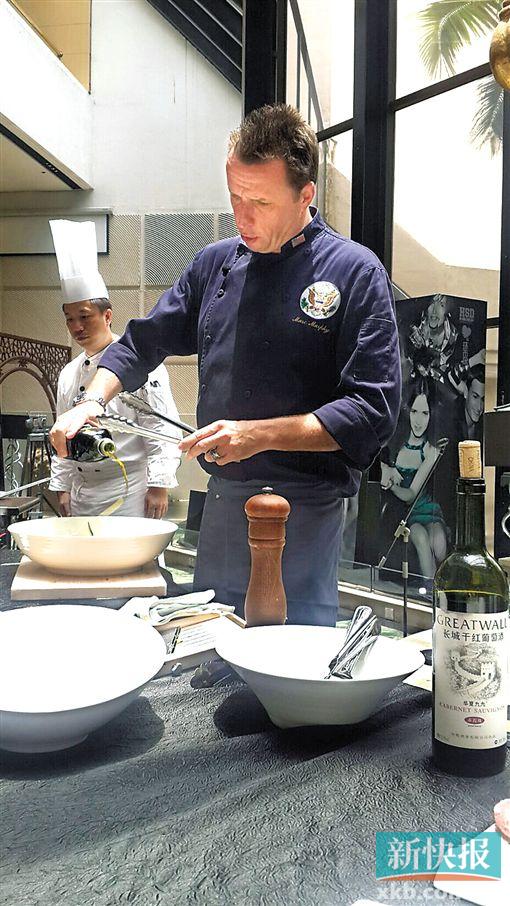 美国名厨现身广州 教你炮制蔬菜塔