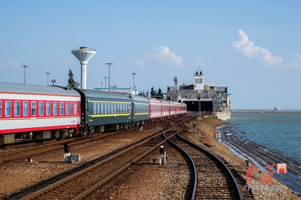 高清:郑州首趟跨海列车抵达海南岛|餐车|列车