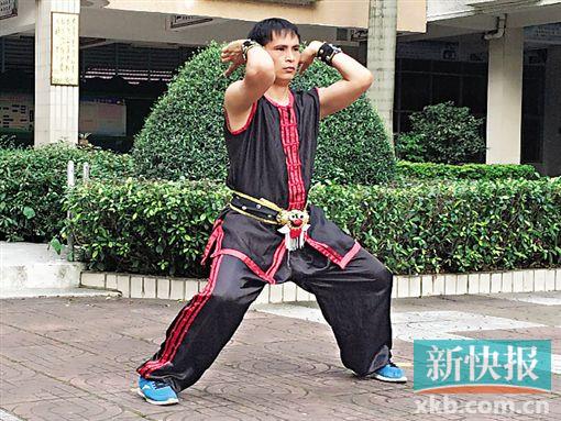 ■冯亦慧在展示洪拳套路。