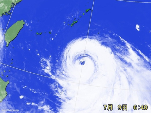 强台风逼近日本冲绳列岛 气象部门紧急发布警