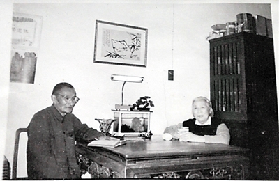 许心安夫妇1980年代在上海家中。