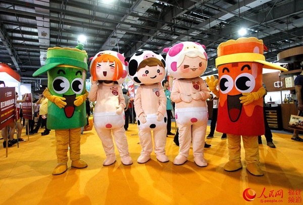 可爱的卡通促销抢眼。赖进财摄