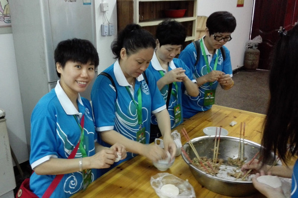 心飞扬志愿者联盟成员北京八中赴安徽休宁县