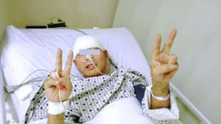 患者术后6小时左右苏醒，意识良好