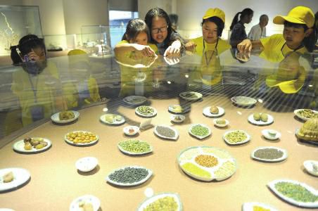 志愿者带80余山里娃逛省城|志愿者|孩子_凤凰