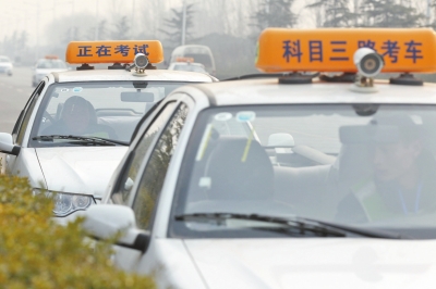 公安部力推网络平台 缴罚款、约驾考都能在线