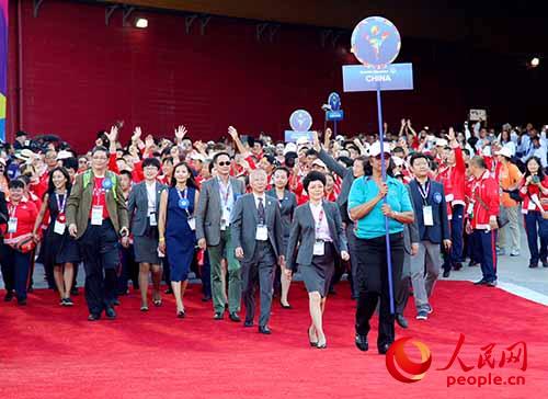 中国特奥代表队步入开幕式现场。廖政军 摄