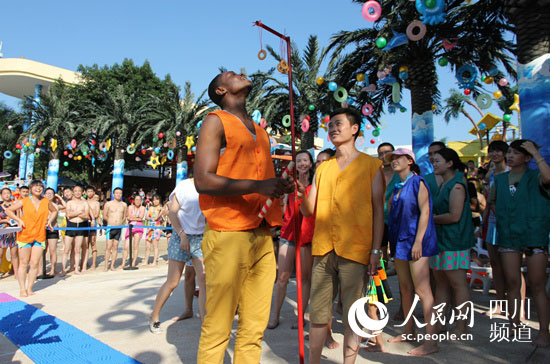 欢乐谷跑男游戏再升级 上演国际级撕名牌大战