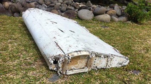 资料图：在法属留尼旺岛发现的飞机残骸。