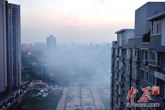 郑州一小区放20分钟烟花 烟雾超18楼楼顶|烟花
