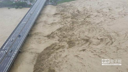 台风苏迪罗目前已致台湾6死101伤322万户停