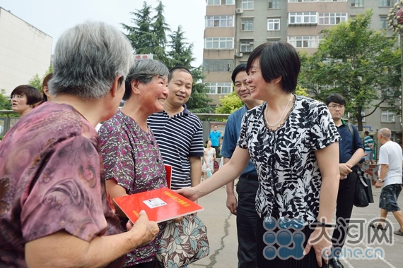 平顶山为参保居民发放社会保障卡 完善社会保