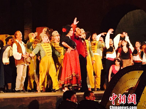 著名歌唱家孙砾受邀欧洲歌剧节 展斗牛士雄风