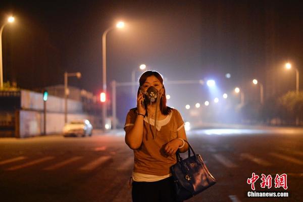 天津港爆炸事故后的滨海黑夜|天津港|廖攀