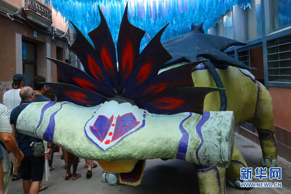 “阿凡达”主题街道。 新华社巴塞罗那分社 周喆 摄