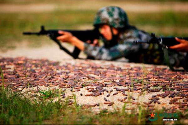 边防神枪手苦练射击 遍地弹壳如黄金甲|部队|军