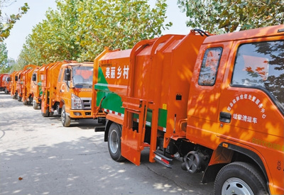 冠县配备的垃圾清运车.
