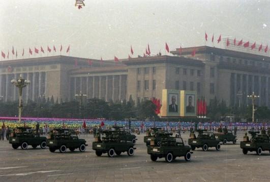 红箭8反坦克车方队