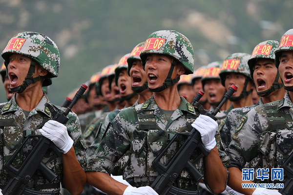 刘老庄连英模部队方队官兵在刻苦训练（7月15日）。新华社记者王建民摄