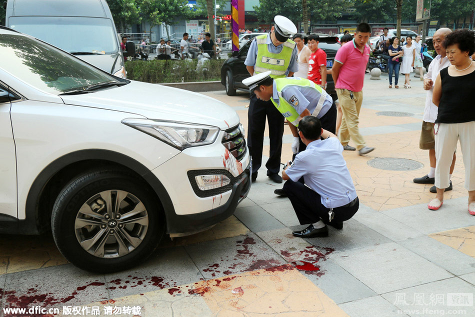 郑州2岁男童遭汽车碾压身亡现场