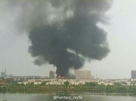 网友拍摄的起火时的照片