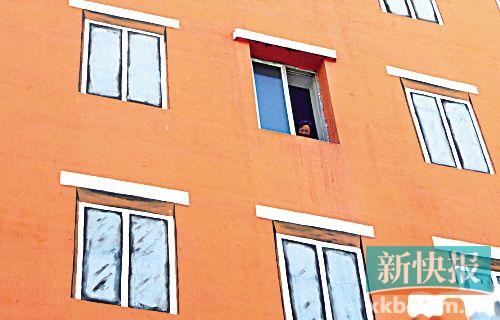 ■吉林省吉林市的凈觀養老院墻體畫滿假窗。    (央廣)