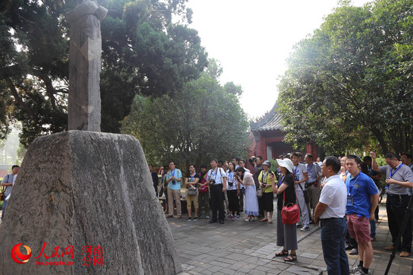 认真聆听历史故事