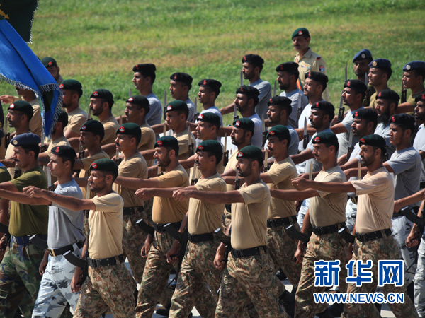 8月28日，巴基斯坦参阅方队在外军阅兵训练基地进行训练。新华社发（田丰摄）
