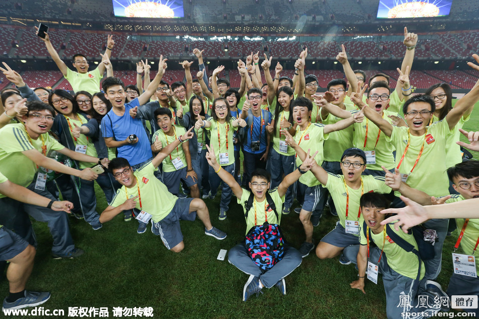 北京田径世锦赛顺利闭幕 鸟巢志愿者迎来狂欢