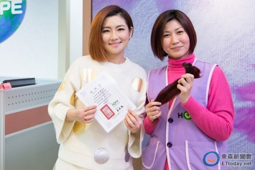 Selina剪<em>掉</em>4年长发 捐给癌症病友做假发(图)|癌