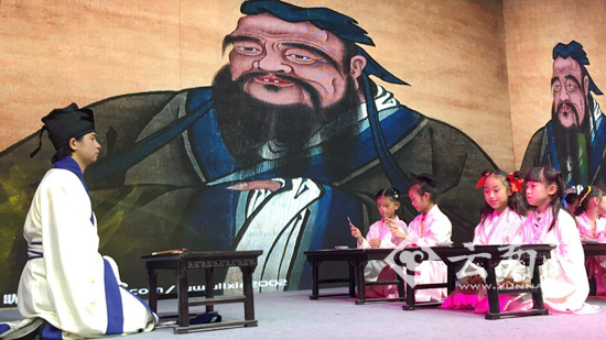 昆明国学文化节启幕 百名儿童穿汉服画国画|国