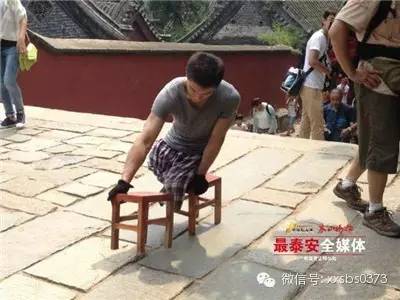 "赵博去年尝试开网店卖女装,还在残疾人电商培训班里认识了很多新朋友
