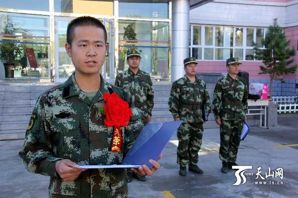 老兵代表发表离队感言