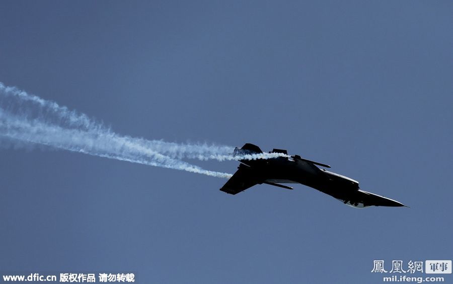 巴基斯坦庆祝国防日飞行表演 中国产战机唱主