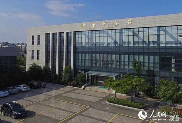 宁波北仑体育训练基地综合体育馆外观。章勇涛 摄