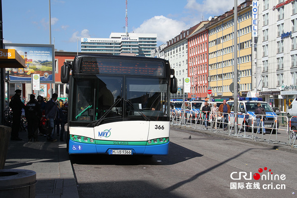 非法移民抵达慕尼黑火车站(组图)|慕尼黑|移民