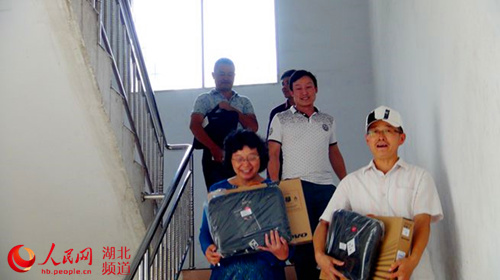 湖北鹤峰为农村教师配备电脑 加快推进教育信