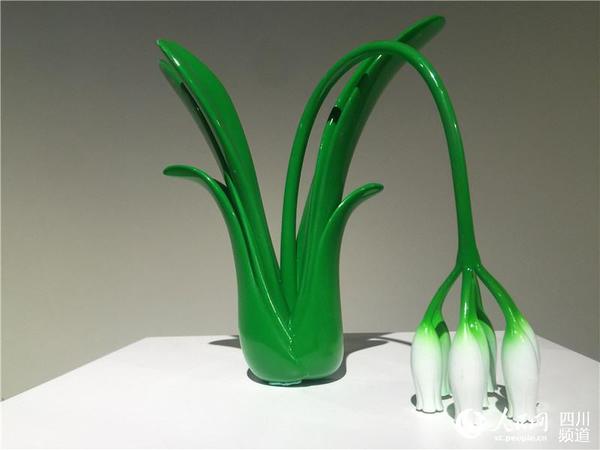 在成都当代美术馆展示的3D打印艺术作品。