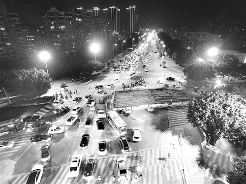 多条干道同时施工致金山大堵|交警|匝道