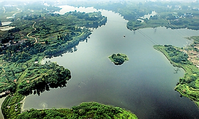 团结湖,烟波浩渺。