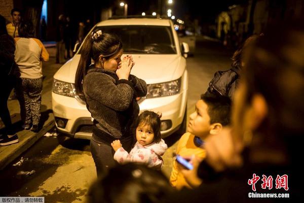 智利西部海域发生8.3级地震 民众街头避险|地震