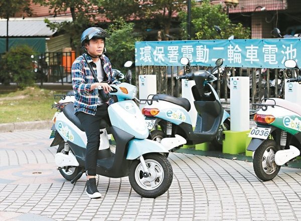 台北少女骑电动车出新老妇技巧撞死规严控电聊天跟女生市府a少女图片