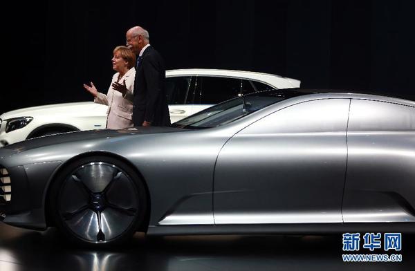 　　总理与车展