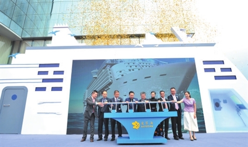 车建新董事长为爱琴海购物公园启航