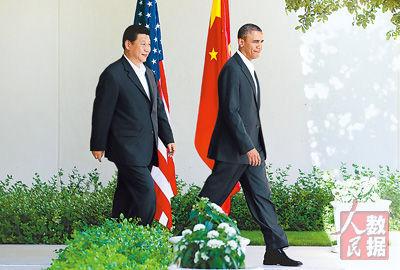 习近平主席同美国总统奥巴马举行庄园会晤。这是会晤前习近平与奥巴马共同走向媒体区合影。（人民日报全媒体平台资料照片）