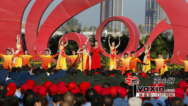 刘媛媛在南疆库尔勒慰问演出现场